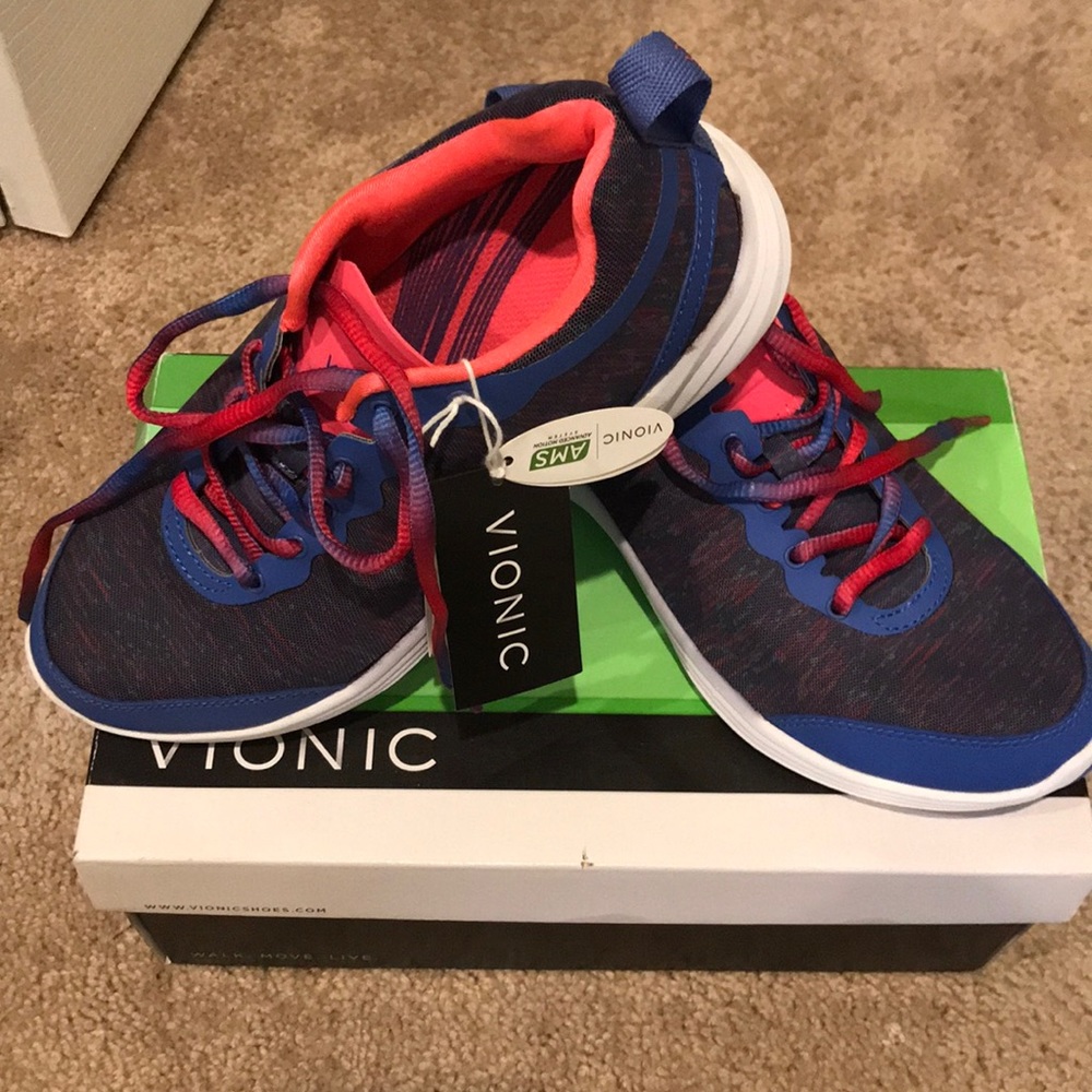 Vionic Sneakers Size 6